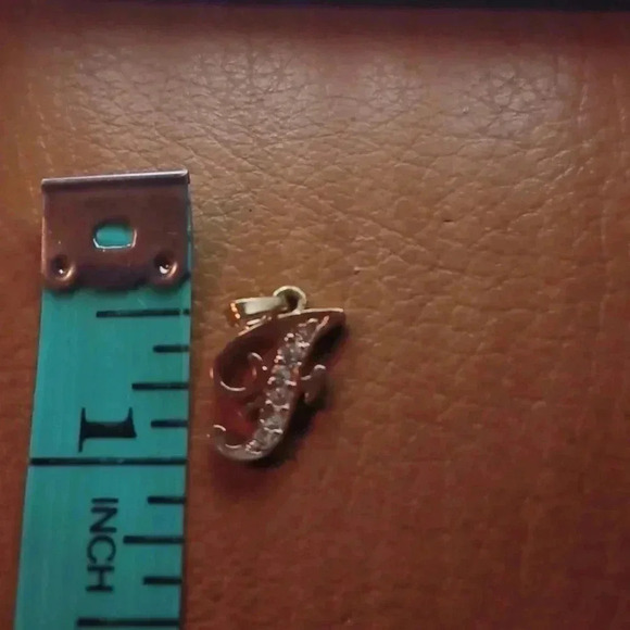 💙🌹Gold plated letter pendant "F" with faux diamonds - Picture 4 of 7